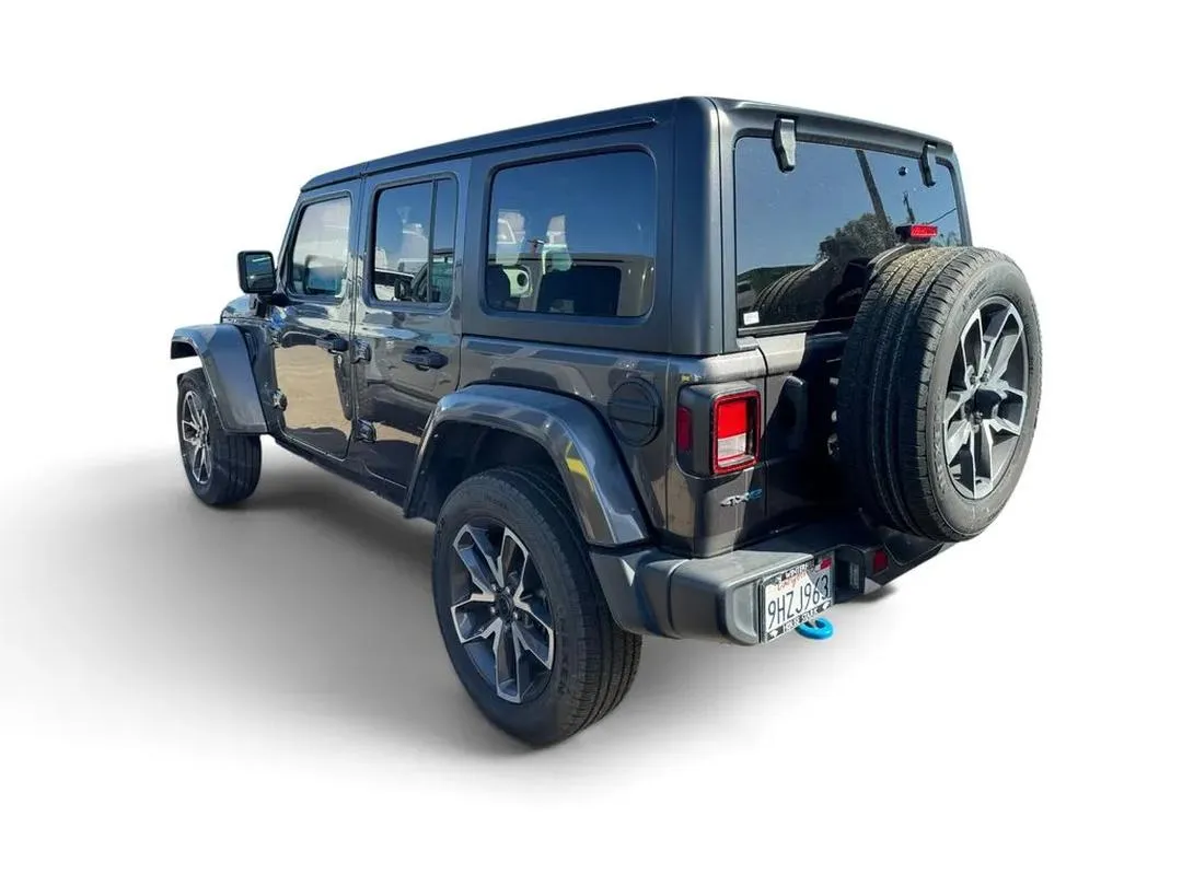 2024 Jeep Wrangler, photo 2