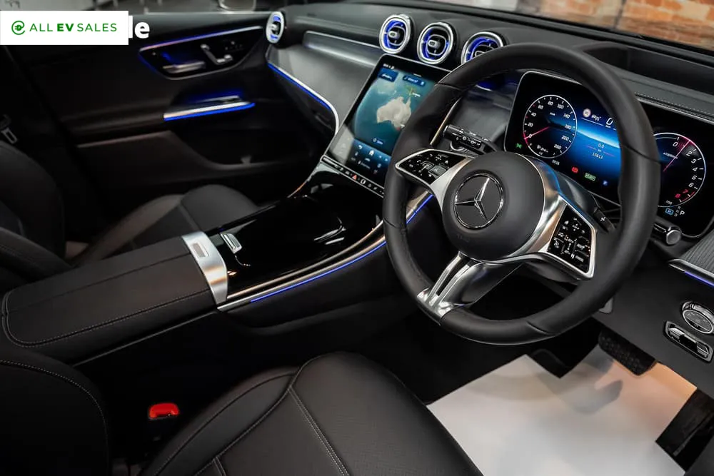 2025 Mercedes-Benz GLC, photo 2