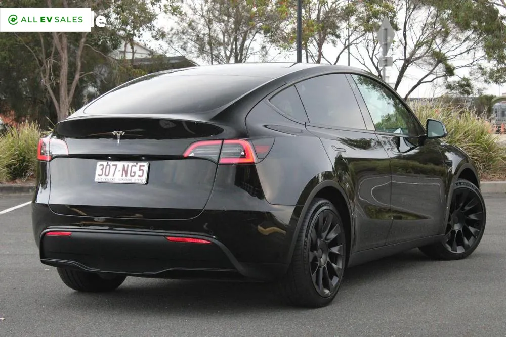 2023 Tesla Model Y, photo 2