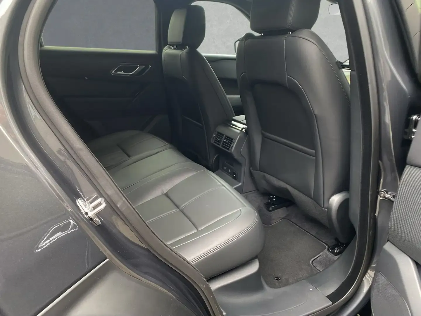 2026 Land Rover Range Rover Velar, photo 5