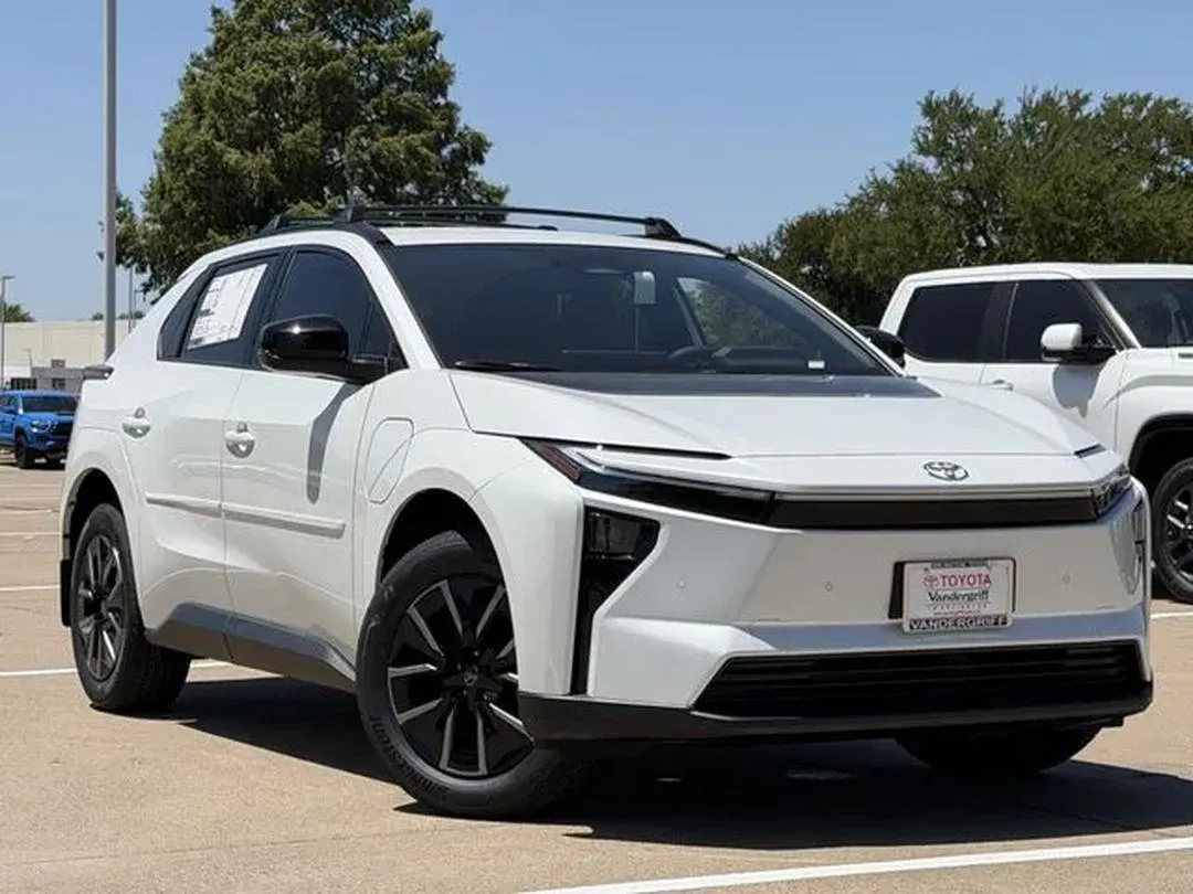 2026 Toyota Corolla Cross, photo 2