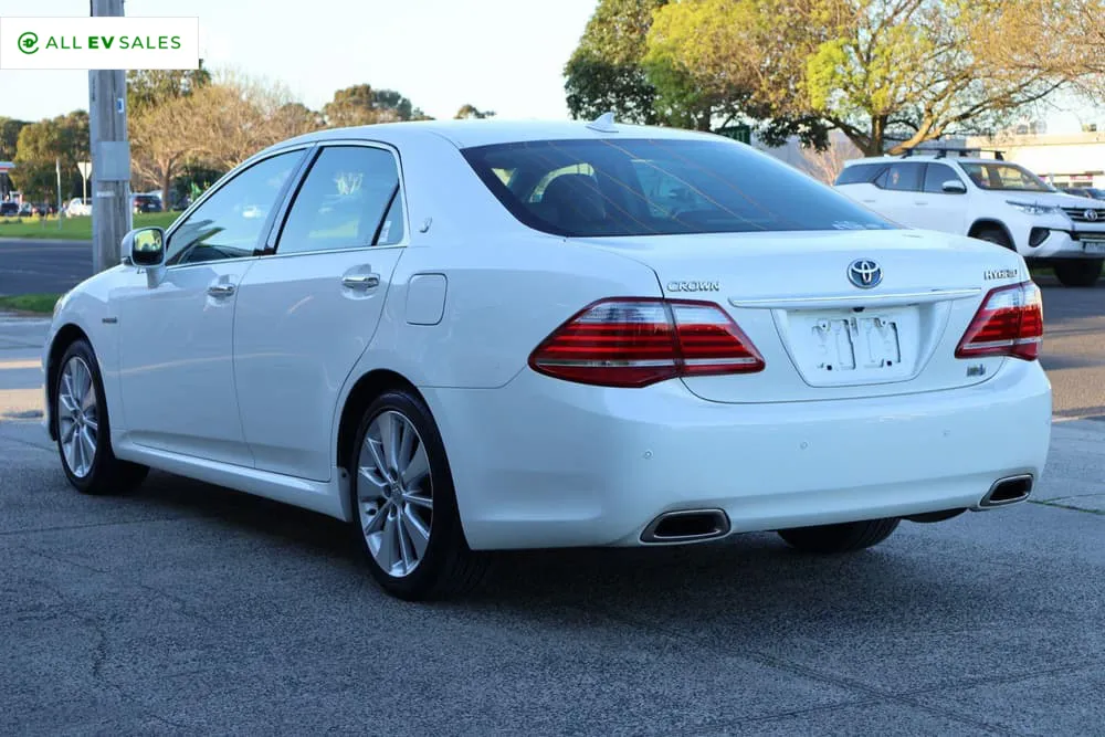 2011 Toyota Crown, photo 4