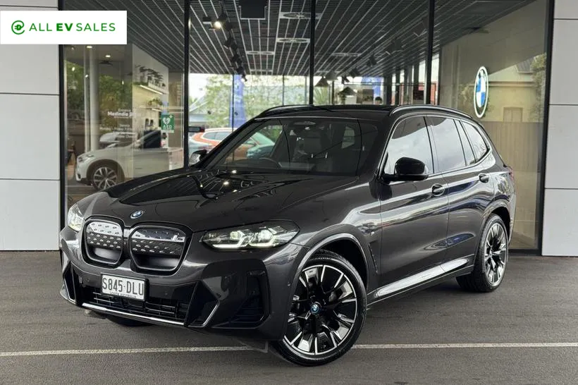 2023 BMW IX3