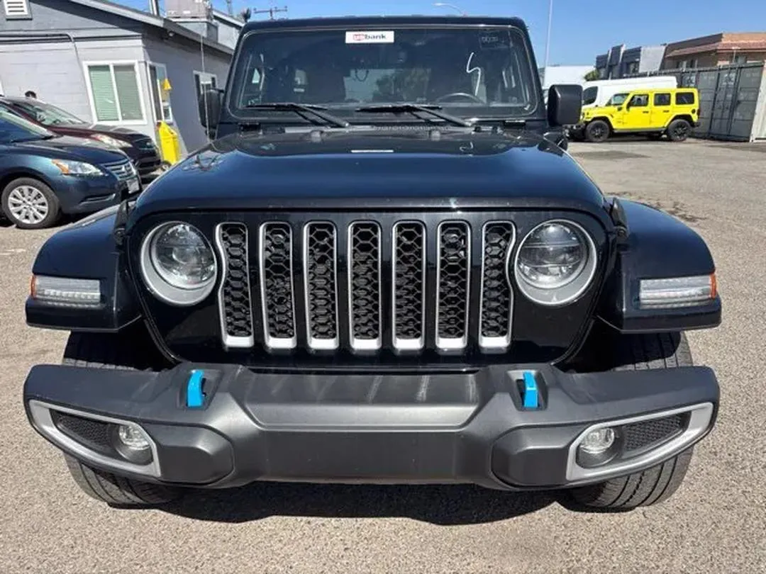 2023 Jeep Wrangler, photo 2