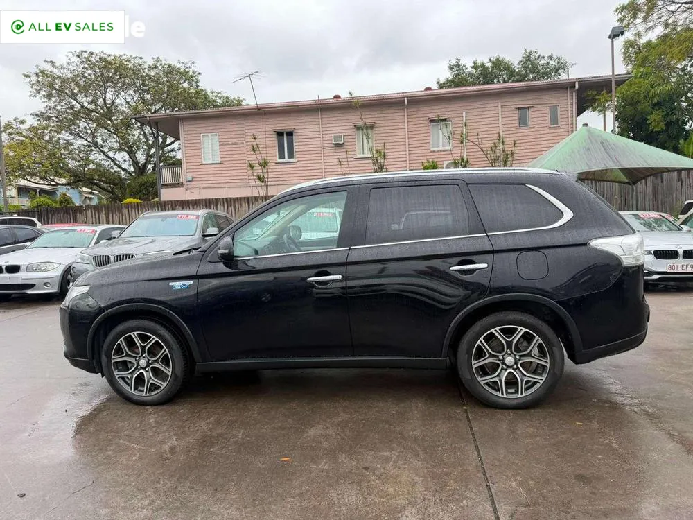 2014 Mitsubishi Outlander, photo 2