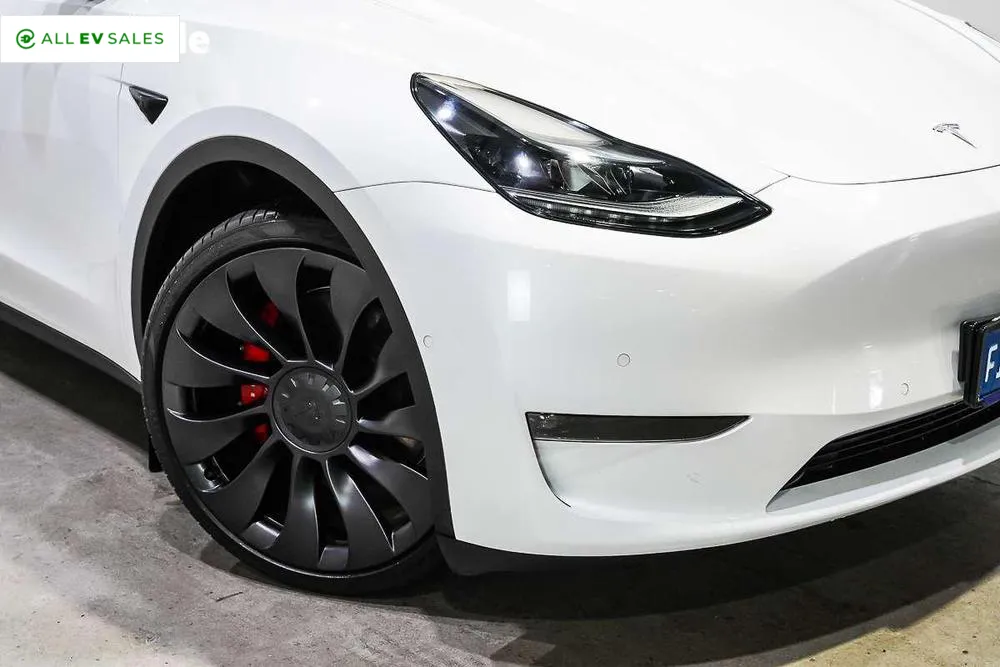 2023 Tesla Model Y, photo 2