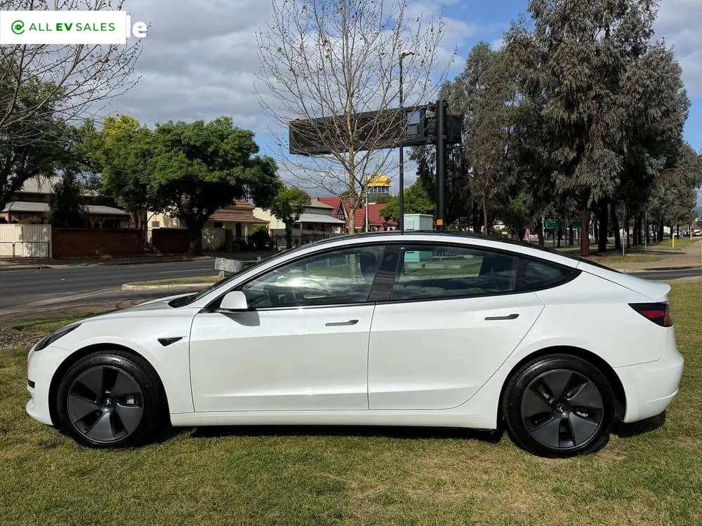 2023 Tesla Model 3, photo 4