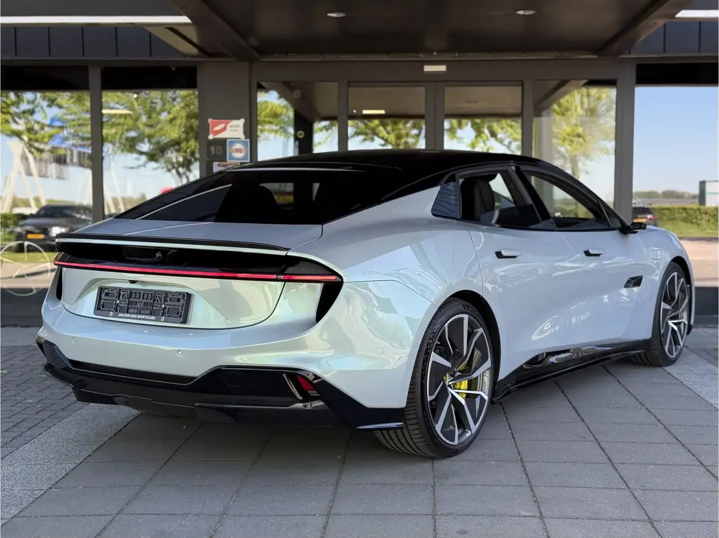 2026 Lotus Emeya, photo 5