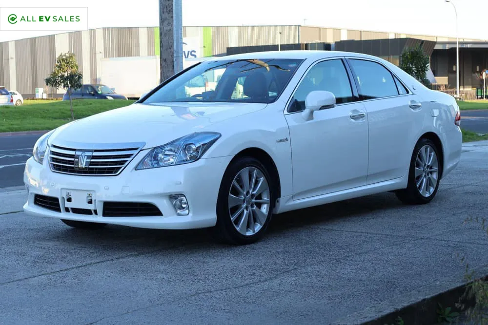 2011 Toyota Crown, photo 2