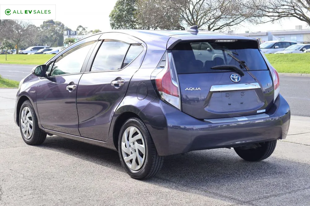 2021 Toyota Aqua, photo 3