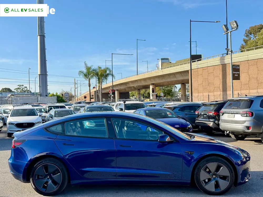 2023 Tesla Model 3, photo 2