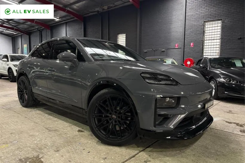 2025 Porsche Macan Electric Turbo