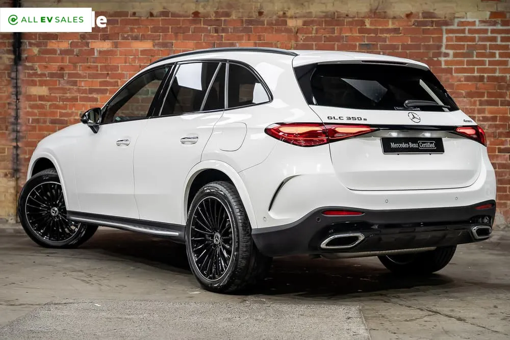 2025 Mercedes-Benz GLC, photo 3