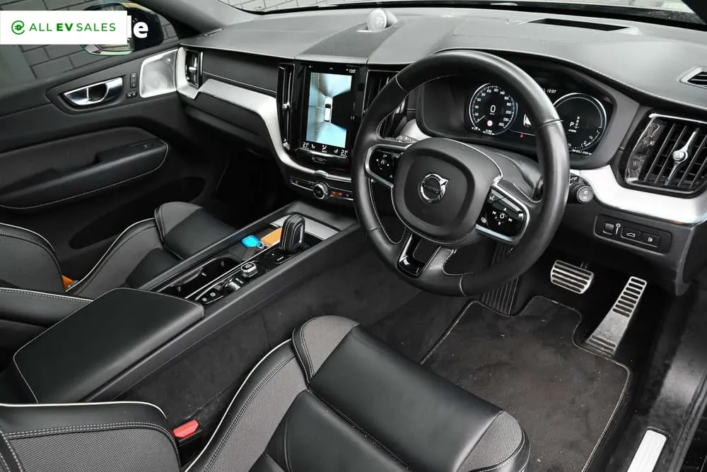 2021 Volvo XC60, photo 2