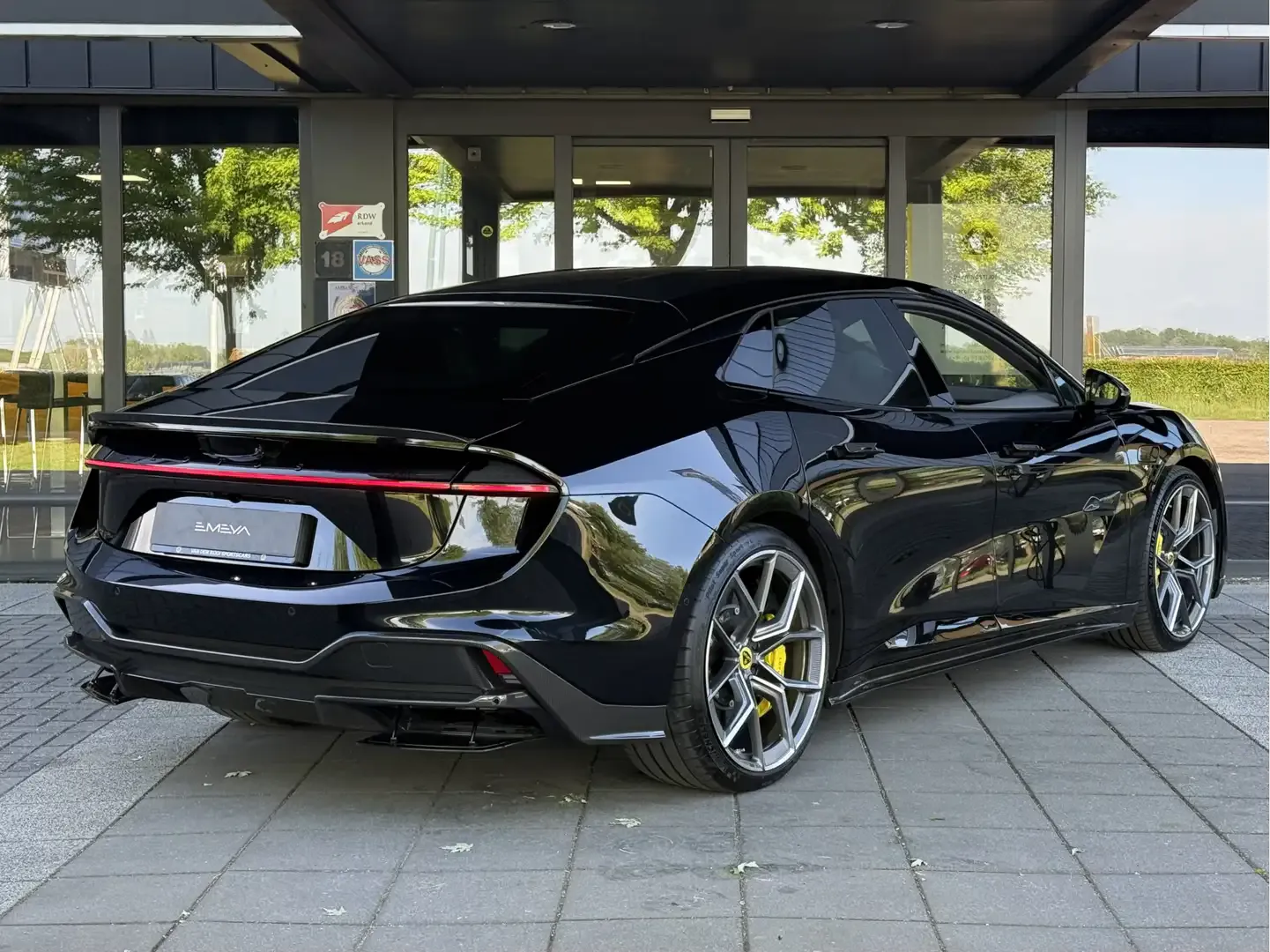 2025 Lotus Emeya, photo 5