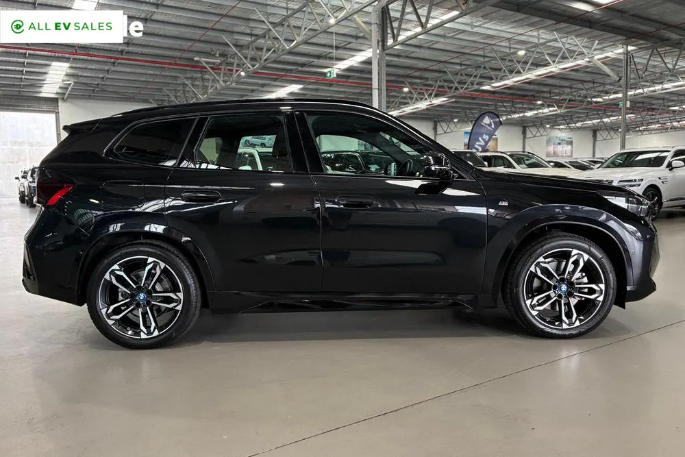 2024 BMW iX1, photo 3
