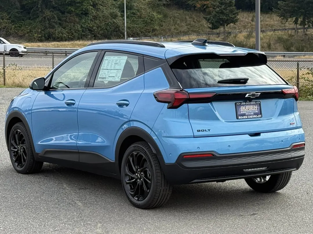 2027 Chevrolet Bolt, photo 3