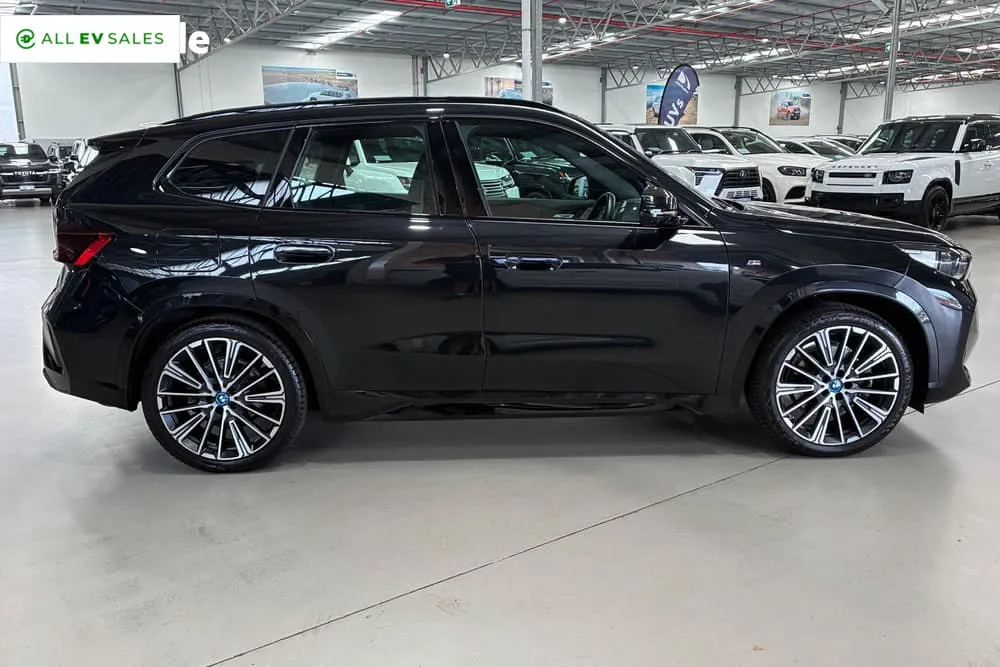 2024 BMW iX1, photo 3