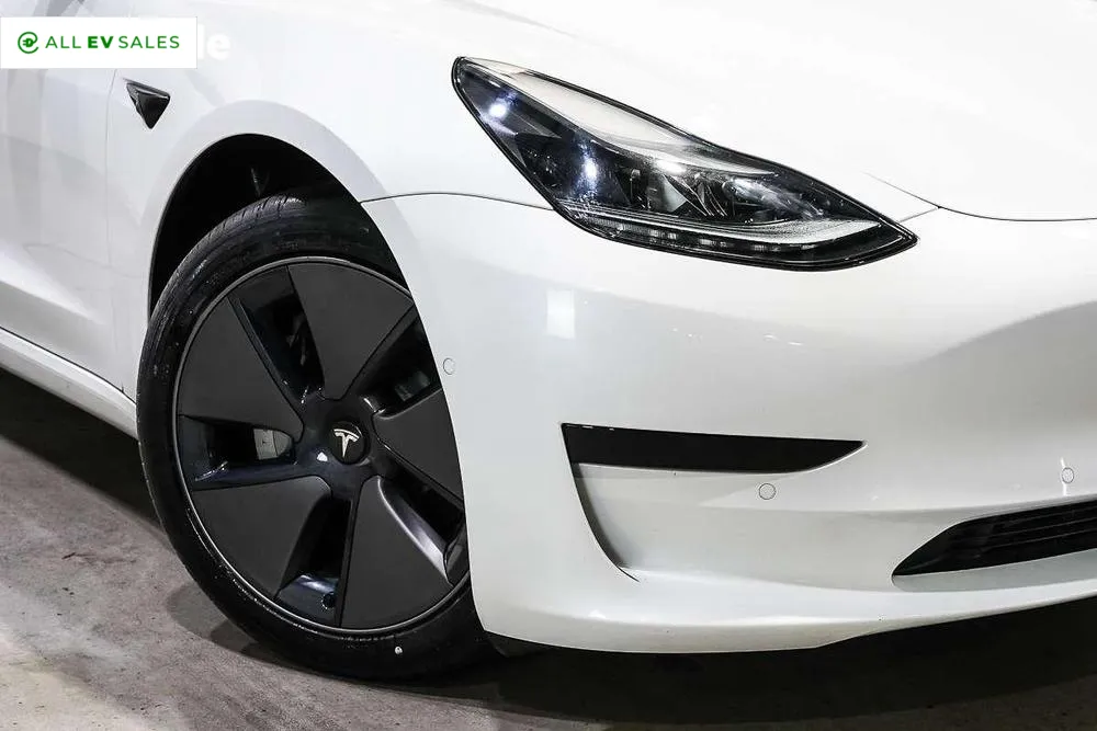 2023 Tesla Model 3, photo 2