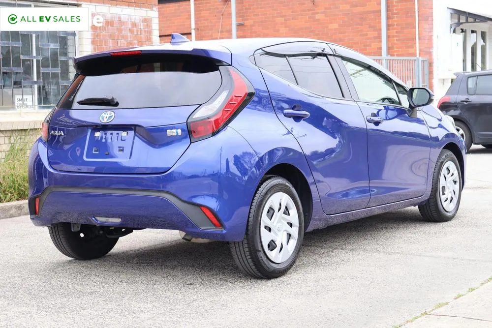2021 Toyota Aqua, photo 3