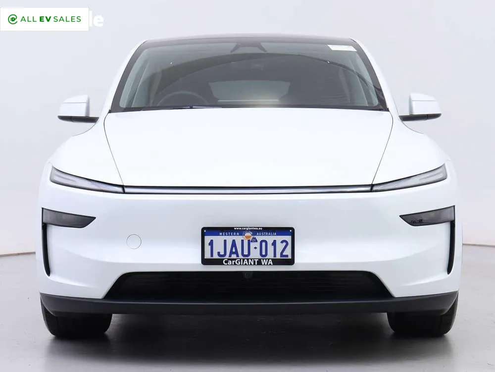 2025 Tesla Model Y, photo 2