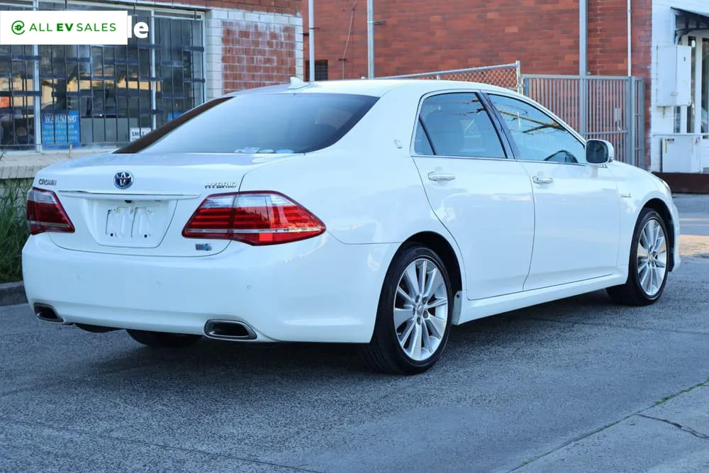 2011 Toyota Crown, photo 3