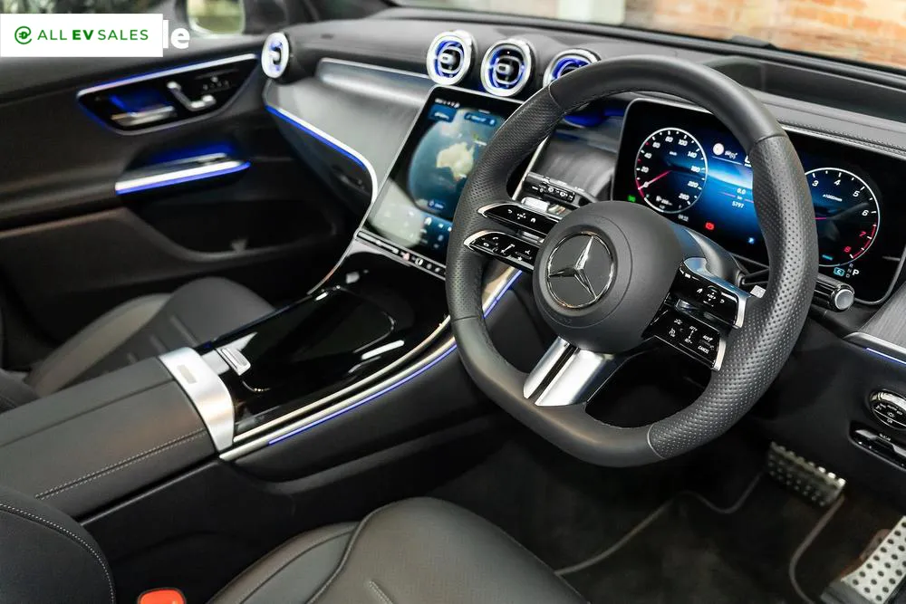2025 Mercedes-Benz GLC, photo 2
