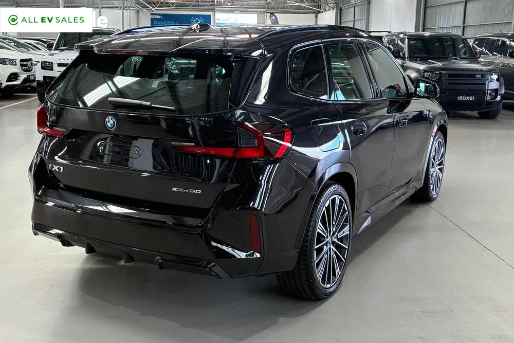 2024 BMW iX1, photo 2