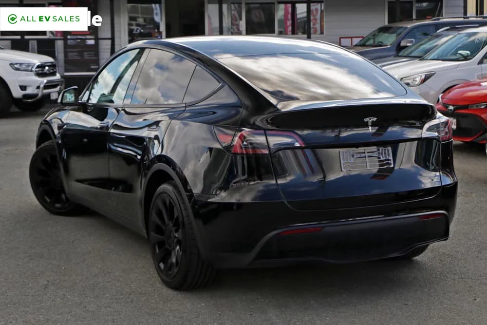 2023 Tesla Model Y, photo 2