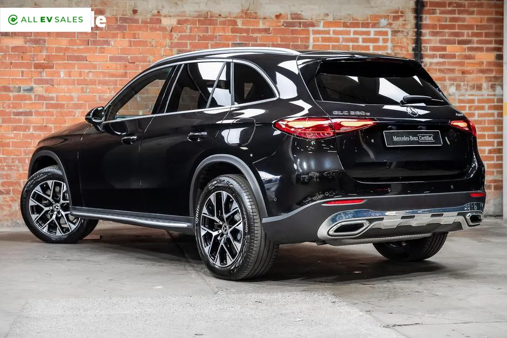 2025 Mercedes-Benz GLC, photo 3
