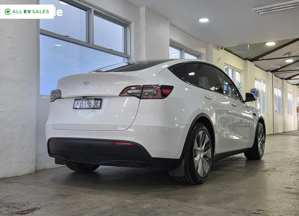 2023 Tesla Model Y, photo 2