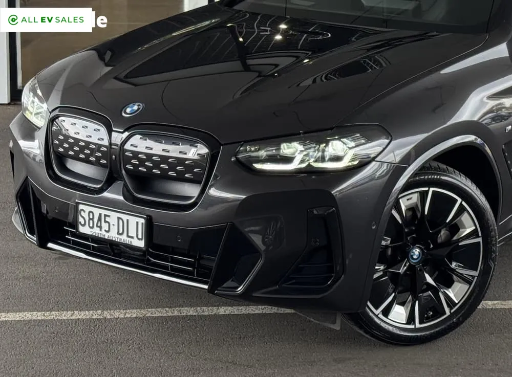 2023 BMW iX3, photo 3