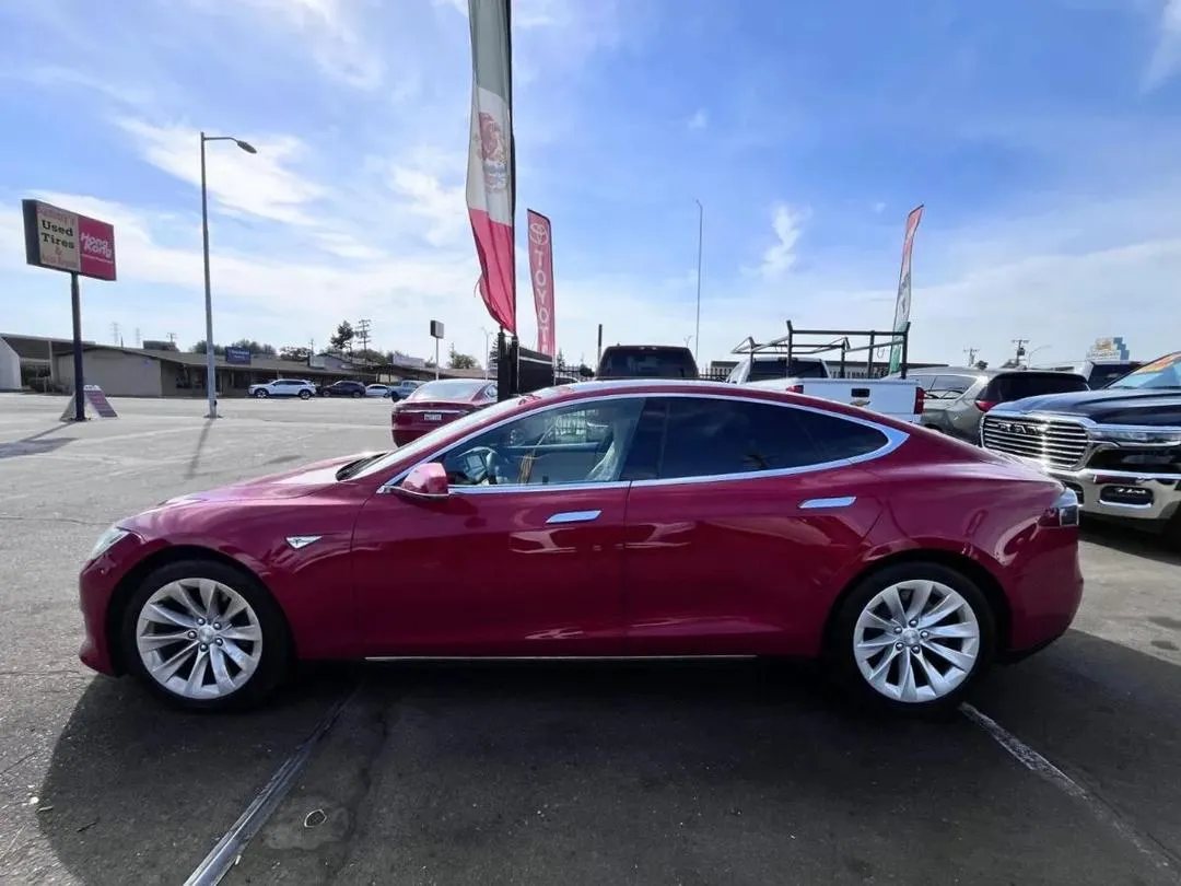 2015 Tesla Model S, photo 3