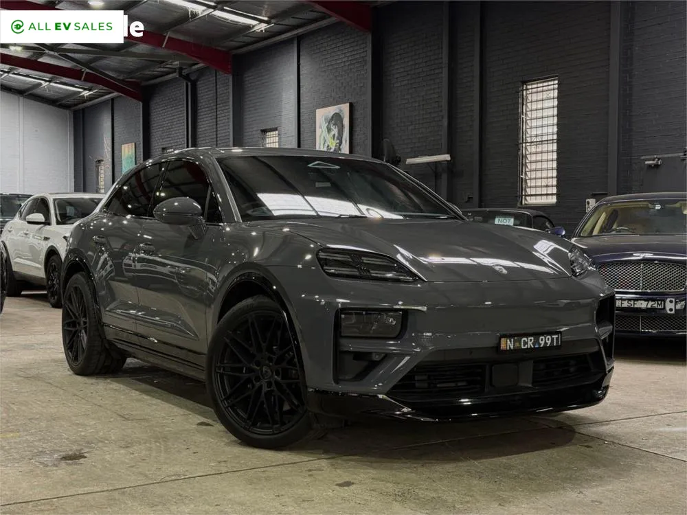 2025 Porsche Macan, photo 2